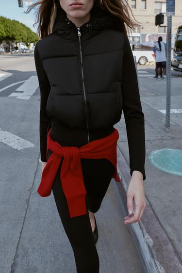 СТЕГАНАЯ КУРТКА С КОНТРАСТНЫМИ ДЕТАЛЯМИ — ЧЕРНЫЙ от Zara