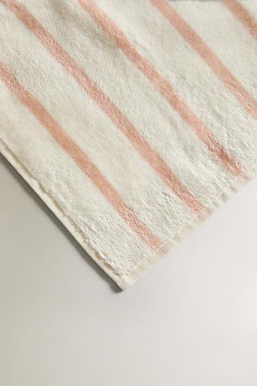 SERVIETTE DE BAIN ENFANT RAYURES CHIEN PATINEUR - Rose / Blanc de Zara - Image 3
