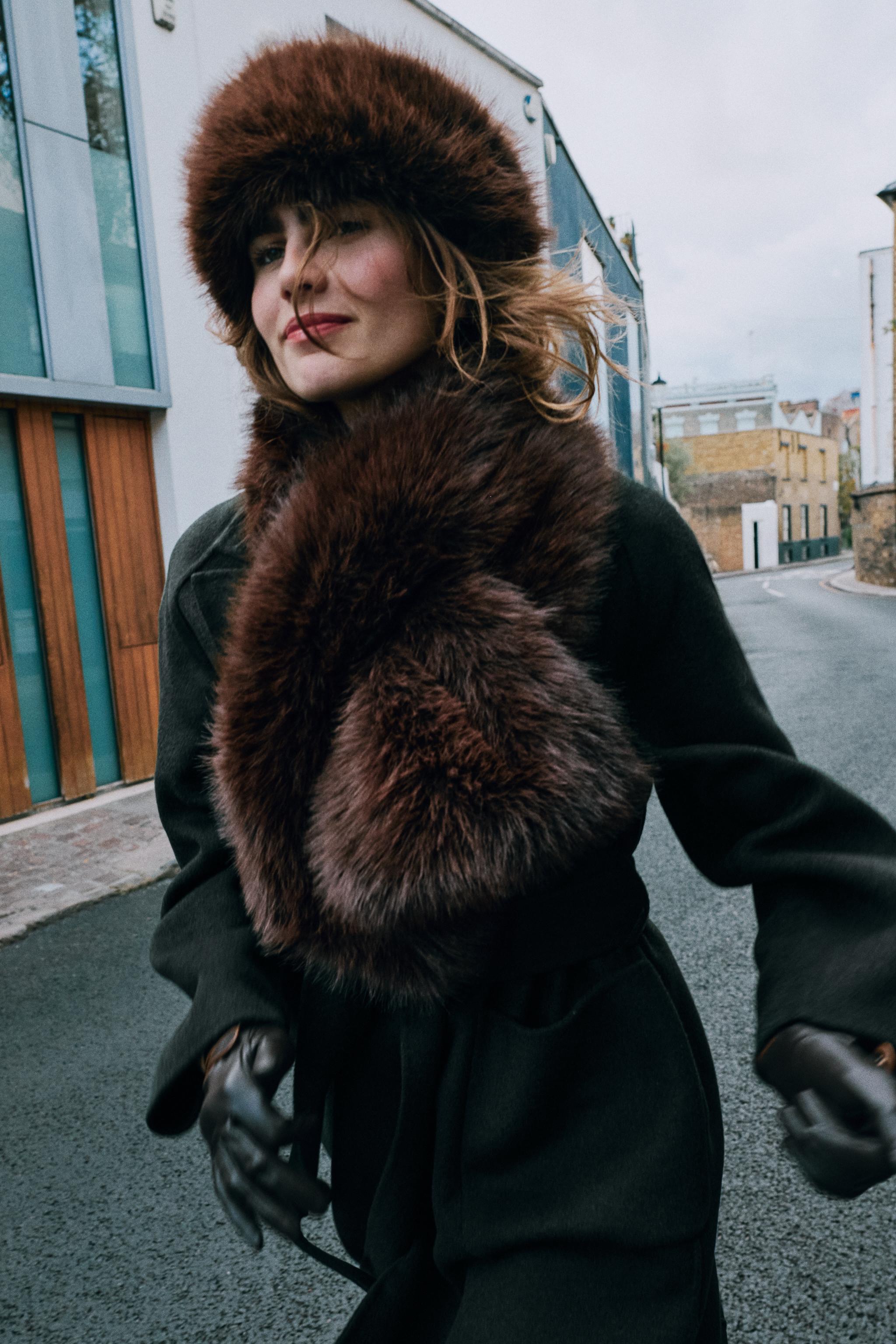 REVERSIBLE FAUX LEATHER AND FAUX FUR SCARF