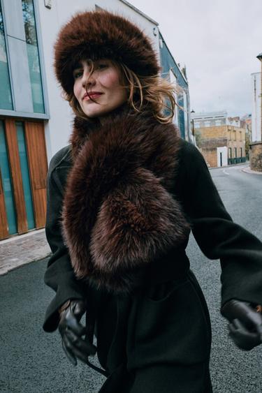 REVERSIBLE FAUX LEATHER AND FAUX FUR SCARF — Brown 1