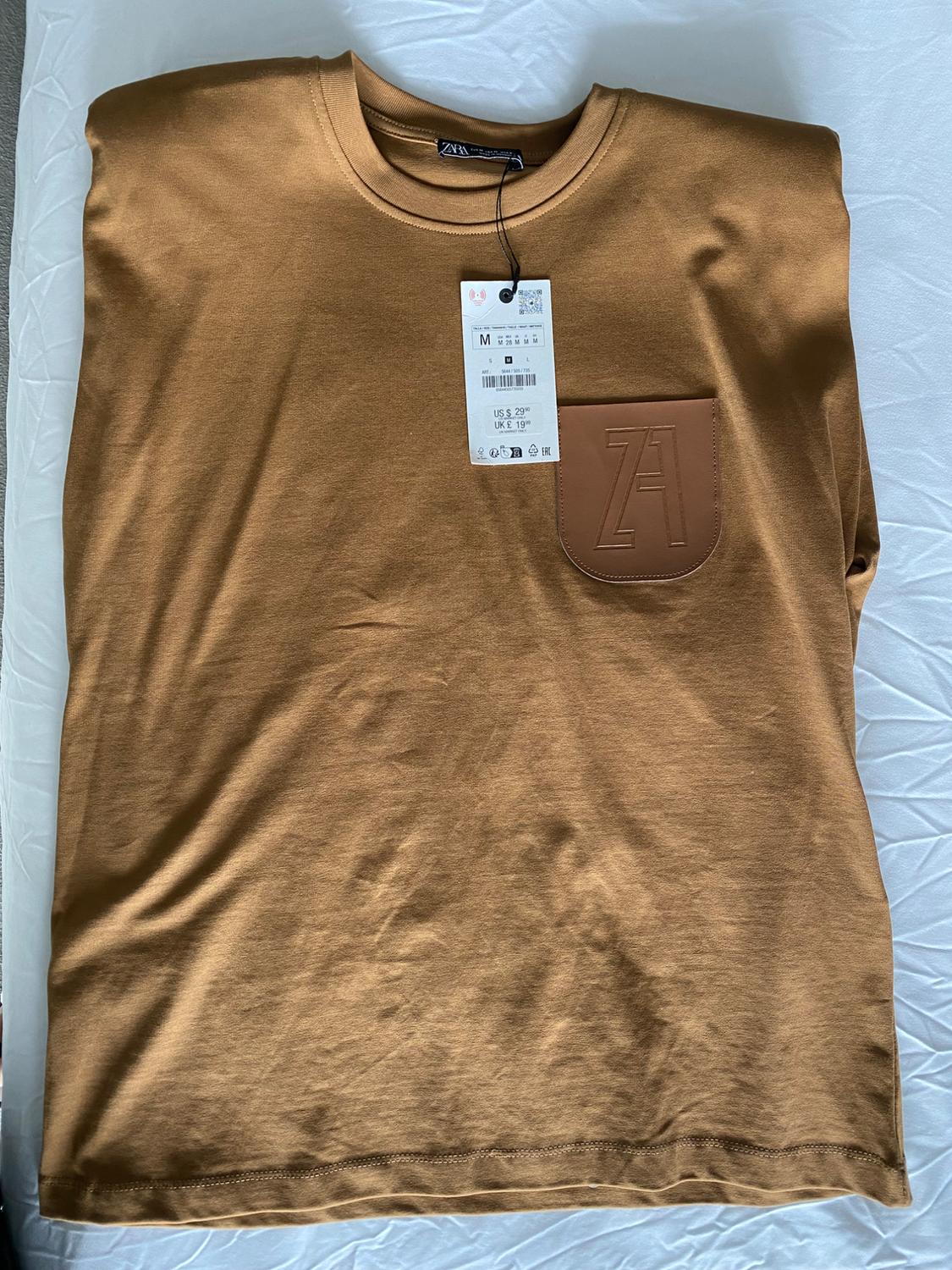 TOP WITH PADDED SHOULDERS AND LABEL - Image 2