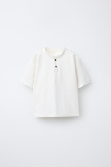 CAMISETA BÁSICA BOTONES - Crudo de Zara