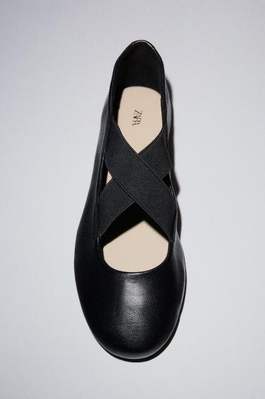 Zara LEATHER BALLET FLATS WITH CROSSED ELASTIC STRAPS - Black