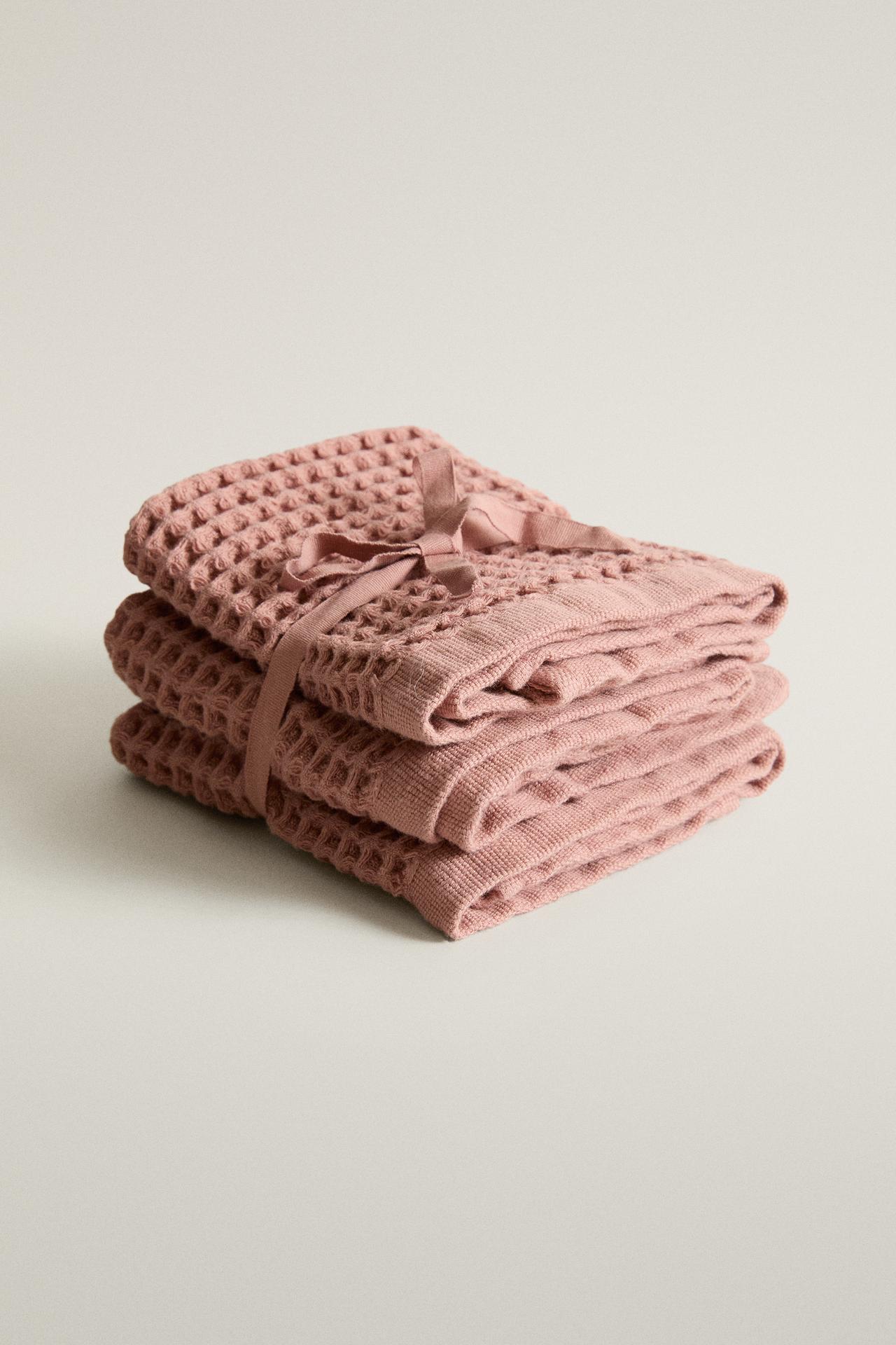 WAFFLE COTTON GUEST TOWEL (PACK OF 3) — Pale pink