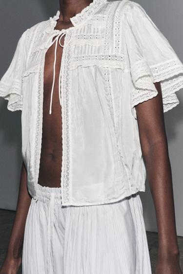 TOP بمظهر ساتاني ودانتيل شريطي ZW COLLECTION - أبيض الخاص بـ Zara