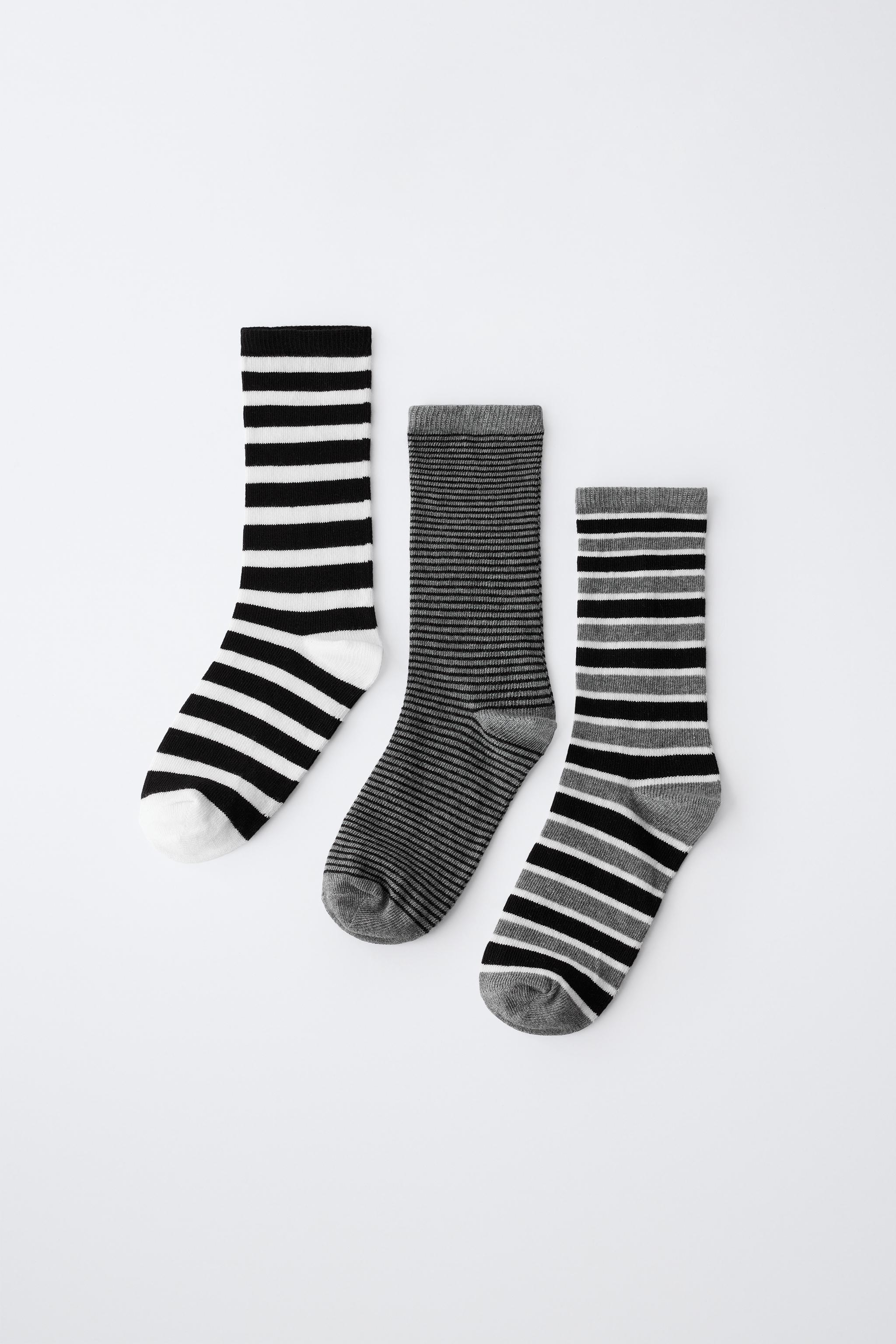 THREE-PACK OF STRIPED AND SOLID MID-CALF SOCKS