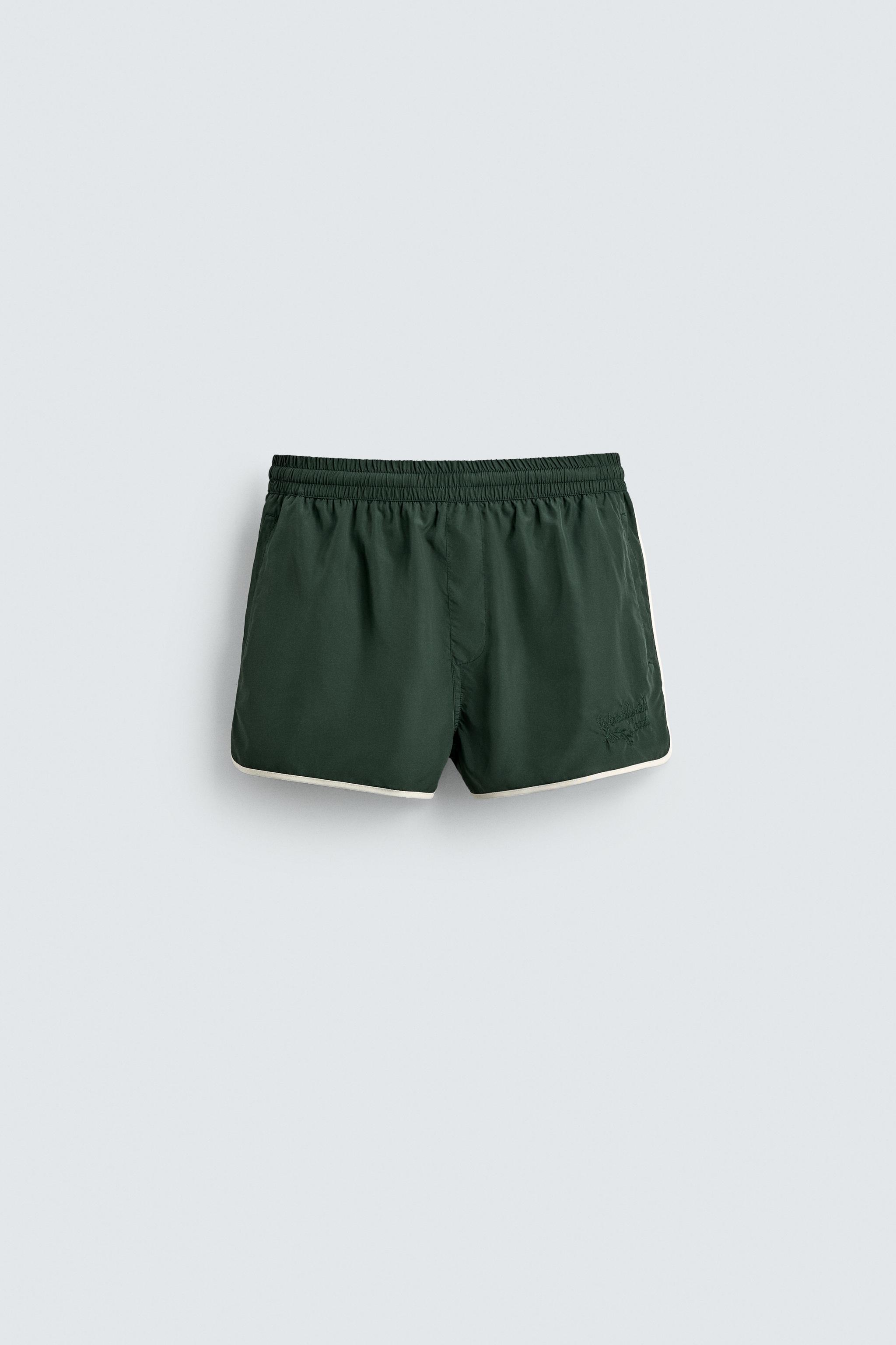 SHORT À LISERÉS CONTRASTANTS