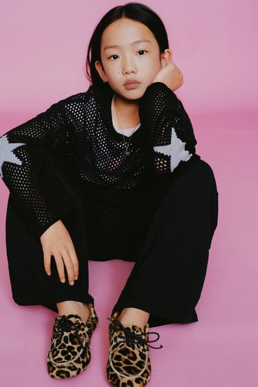 KNIT JUMPER WITH HOOD AND STAR - Black by Zara
