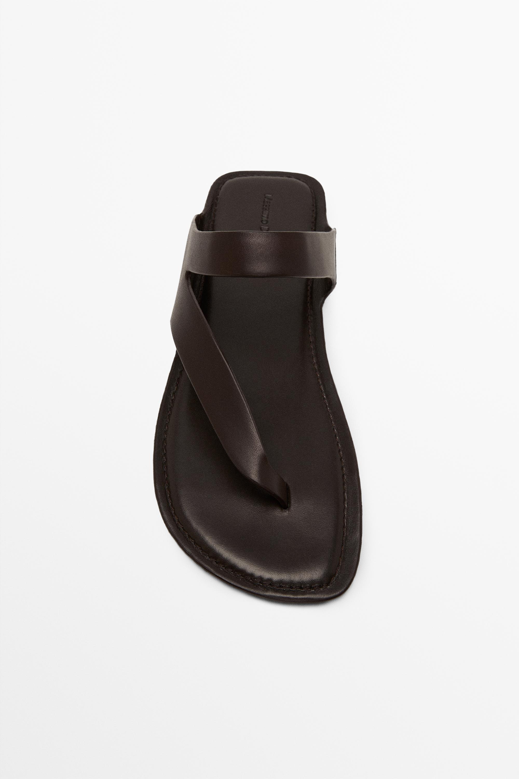 Asymmetric leather sandals with toe divider