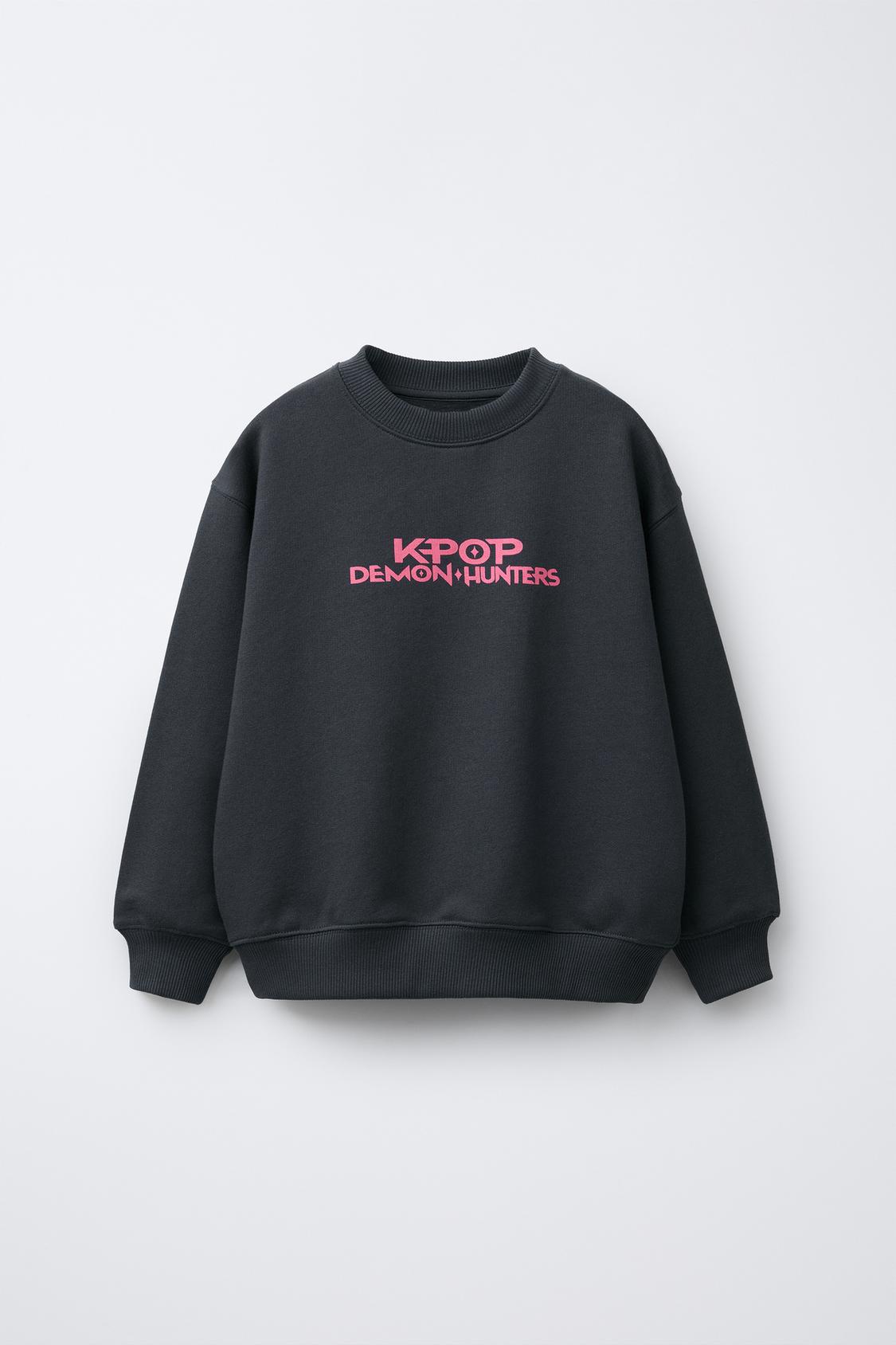 KPOP DEMON HUNTERS™ NETFLIX © PRINTED SWEATSHIRT