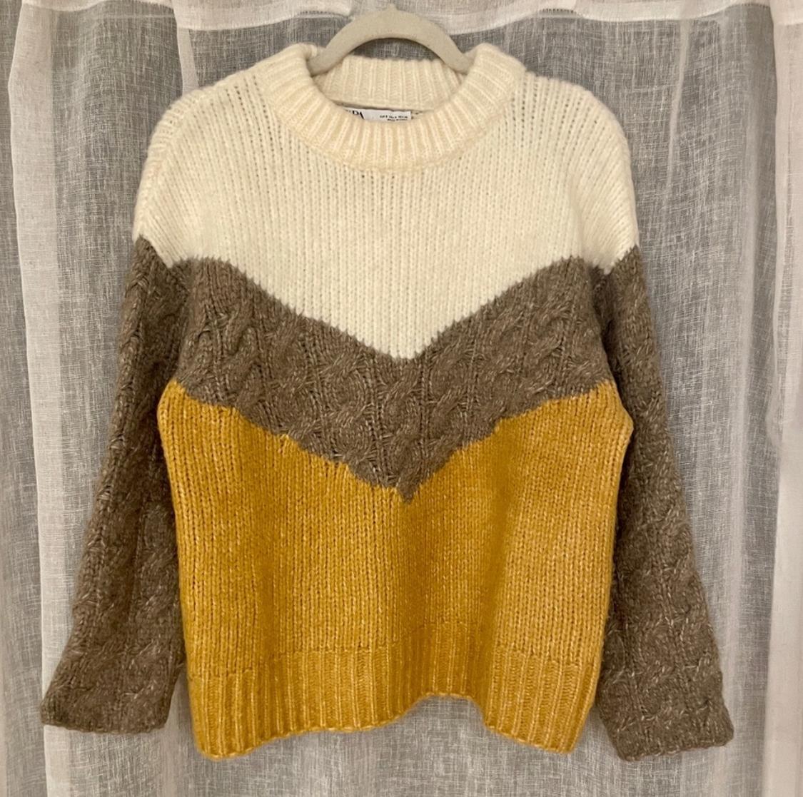 COLOR BLOCK SWEATER