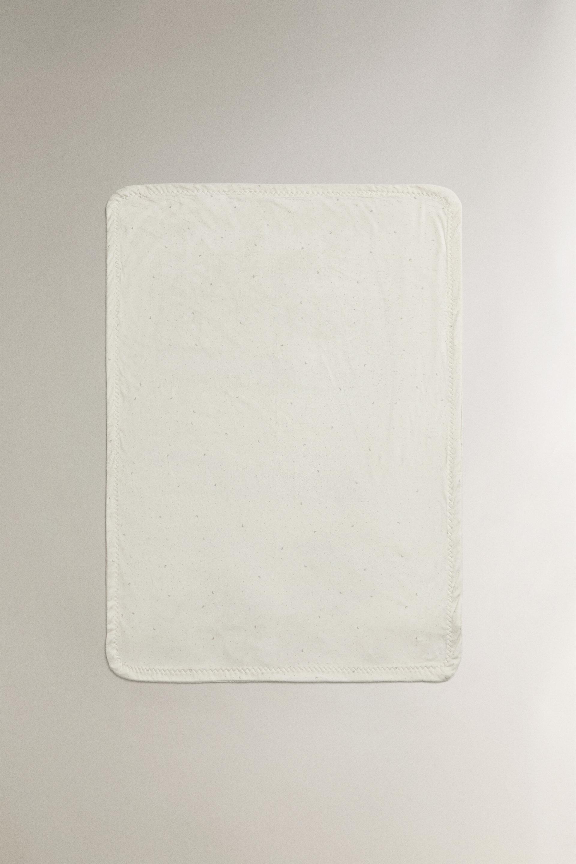 CHILDREN’S FLEECE MOON BLANKET