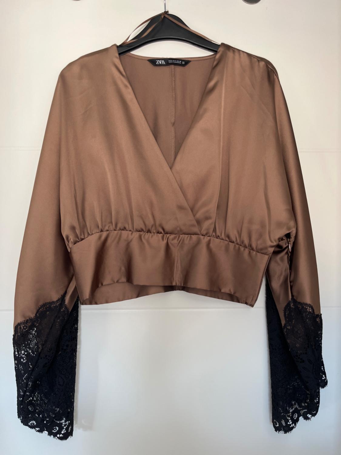 SATIN LACE KIMONO BLOUSE
