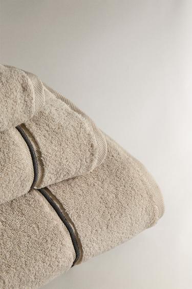 SERVIETTE DE BAIN FESTON BRODÉ - Pierre de Zara - Image 1