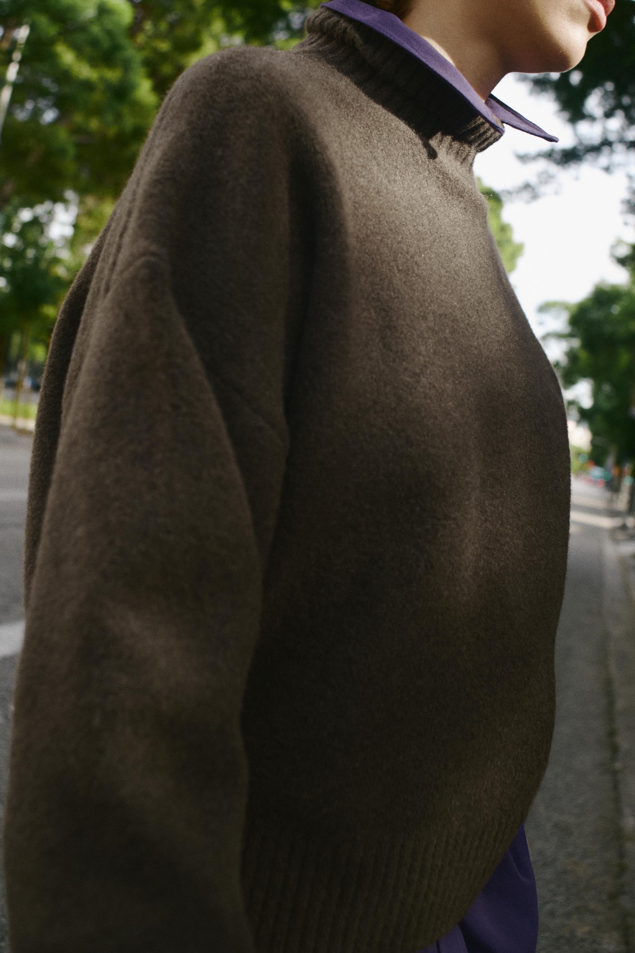 SOFT KNIT SWEATER