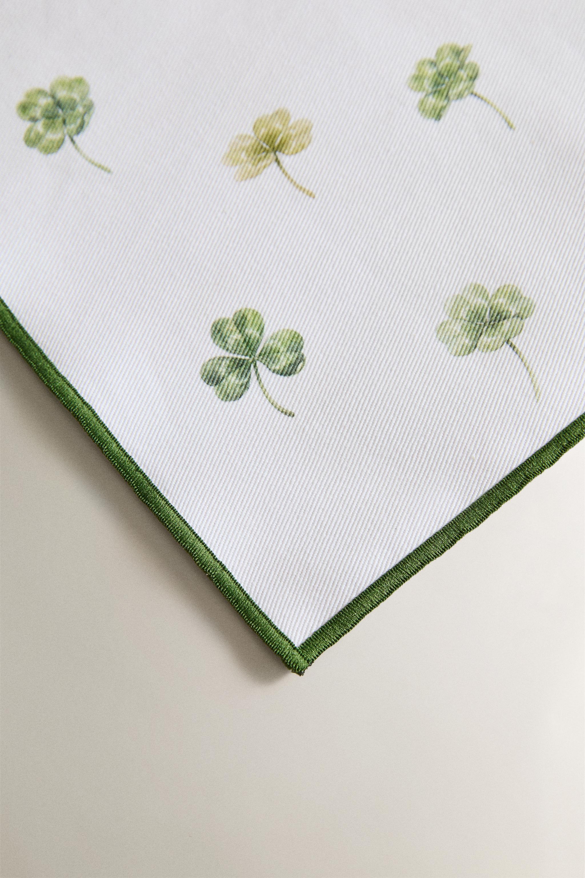 RESIN-COATED CLOVER PLACEMAT