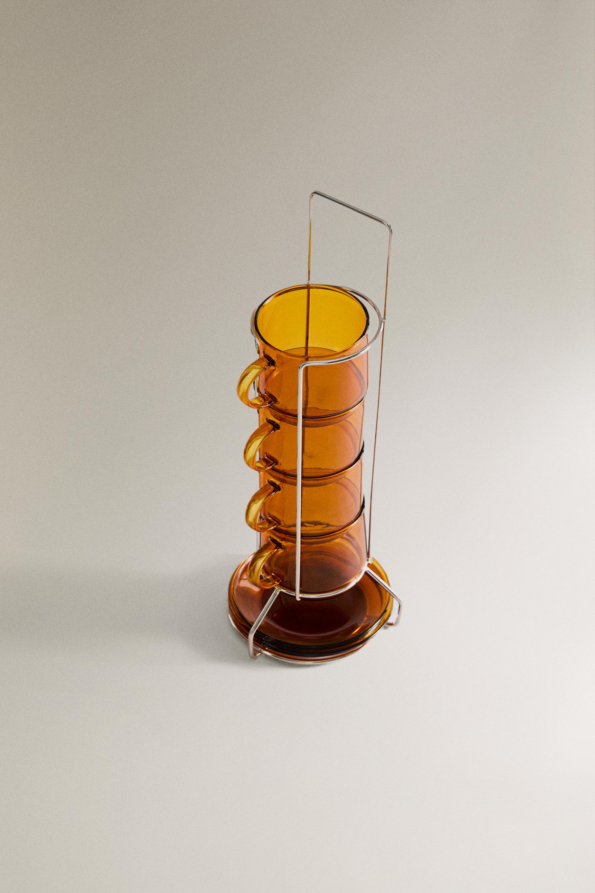 STRUCTURE AVEC TASSES ET SOUCOUPES