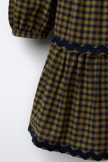 ROBE À CARREAUX ET ONDULINE - Verdâtre de Zara - Image 3