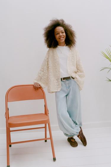 EMBROIDERED FLORAL KIMONO - Ecru by Zara