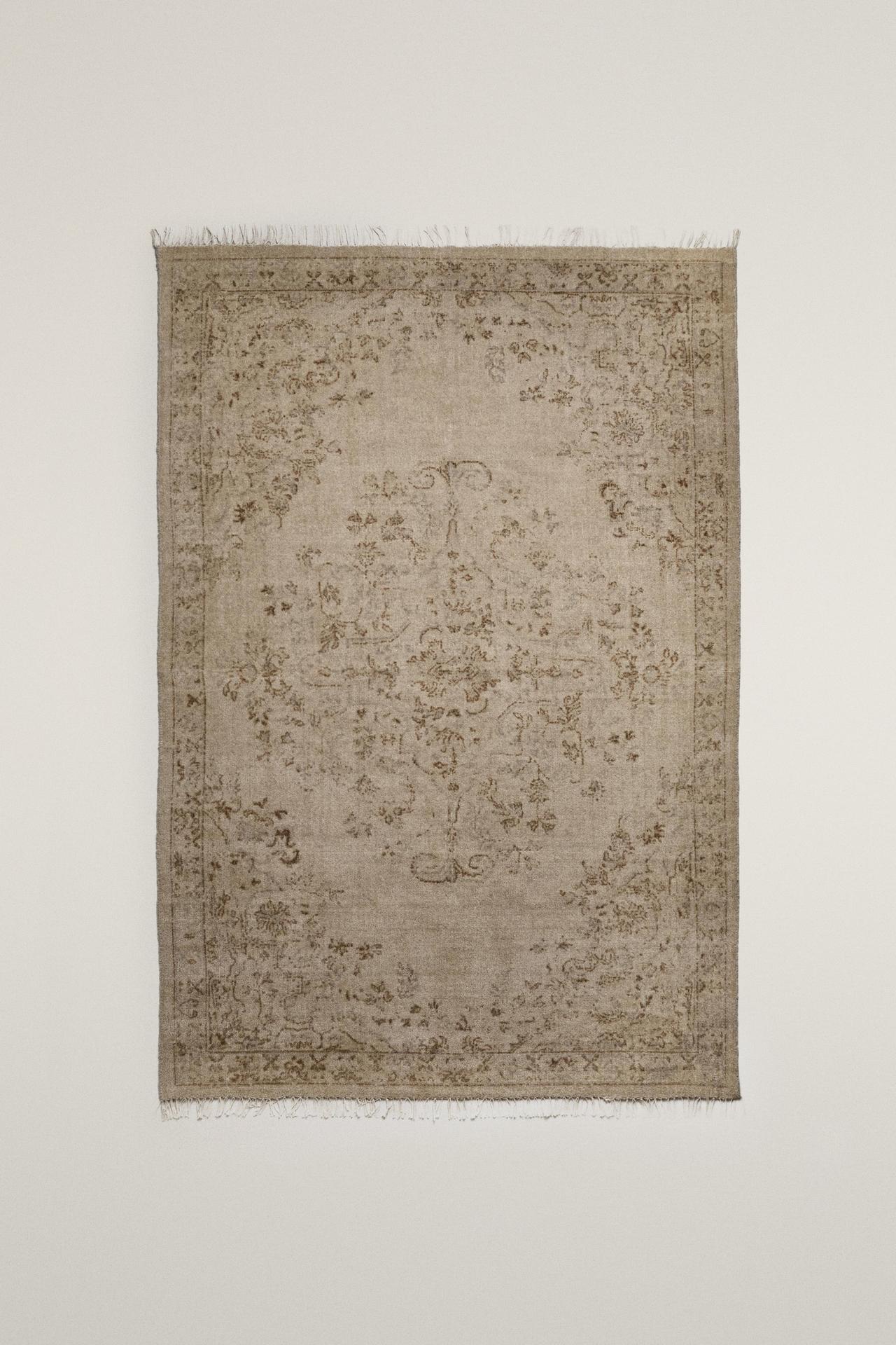 WOOL RUG WITH FLORAL PRINT — Ecru