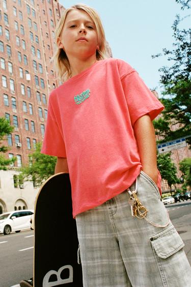T-SHIRT WITH RAISED SLOGAN - Coral by Zara