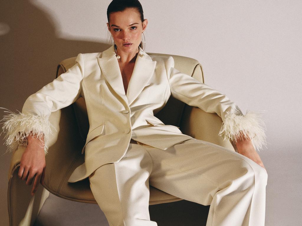 BLAZER WITH SHOULDER PADS AND FEATHER CUFFS
