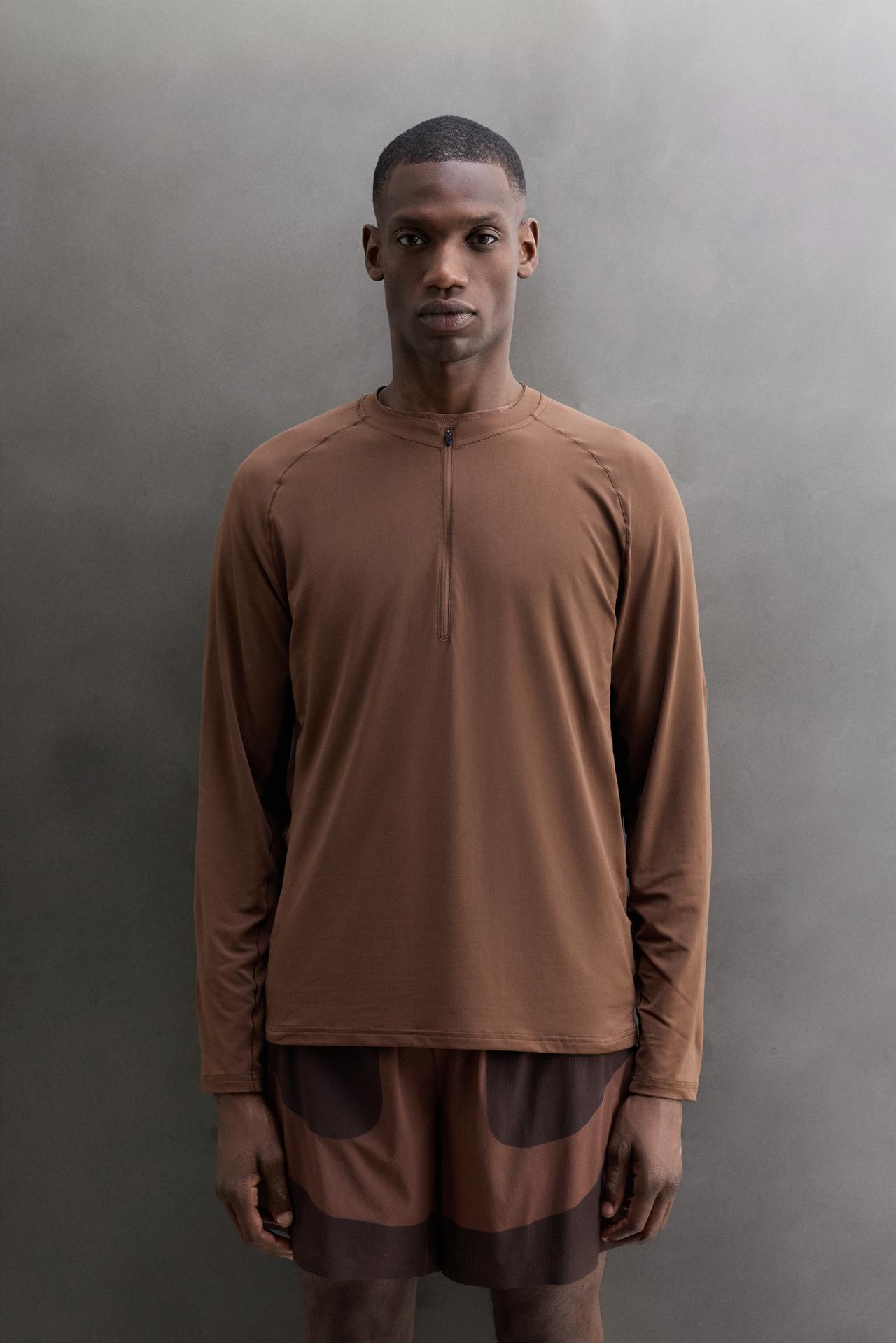 COLOR BLOCK QUARTER-ZIP T-SHIRT — Brown