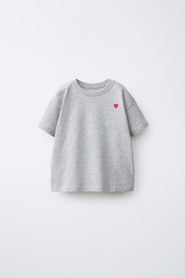 CAMISETA LISA CORAZÓN BORDADO - Gris vigoré de Zara