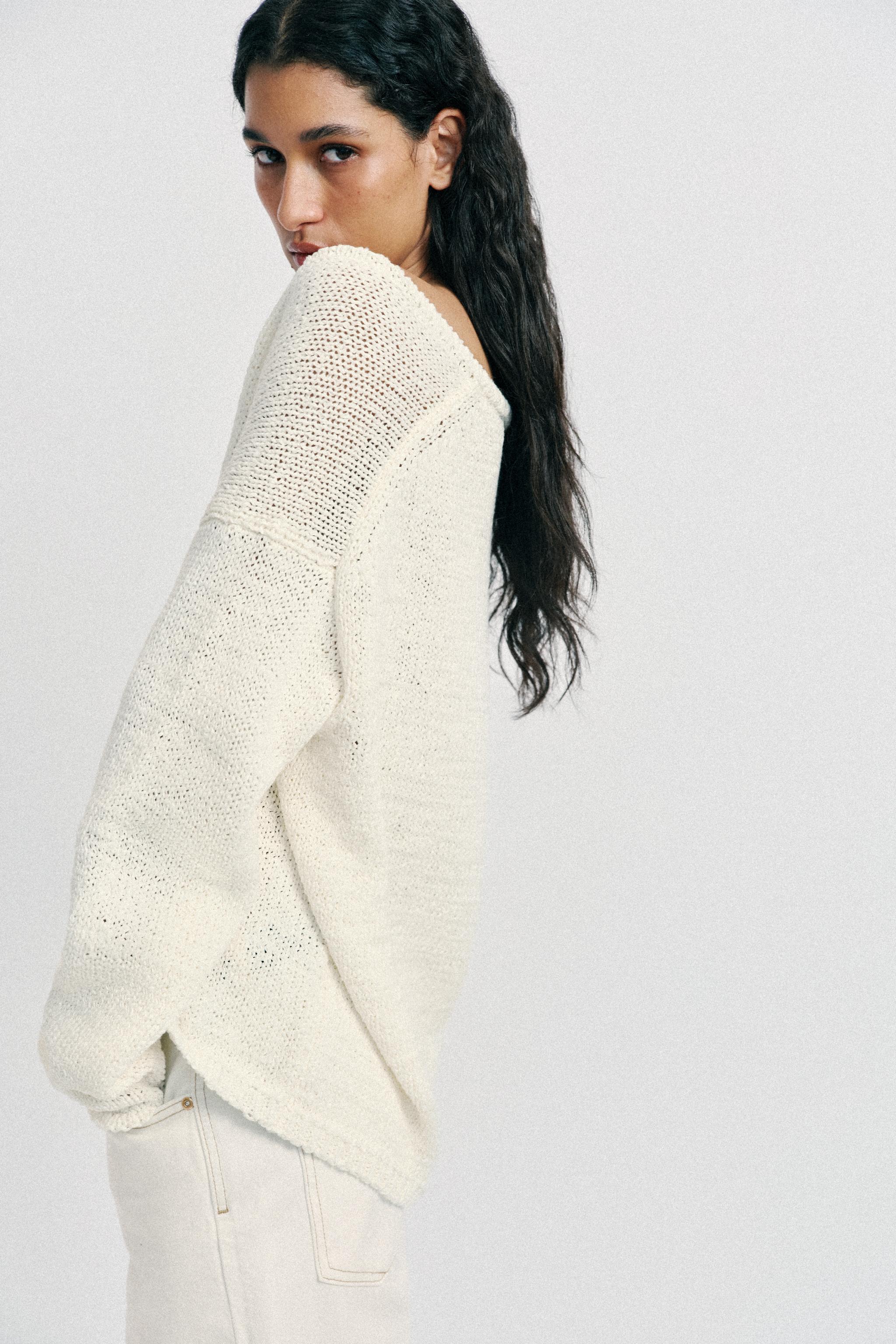 V-NECK KNIT JUMPER