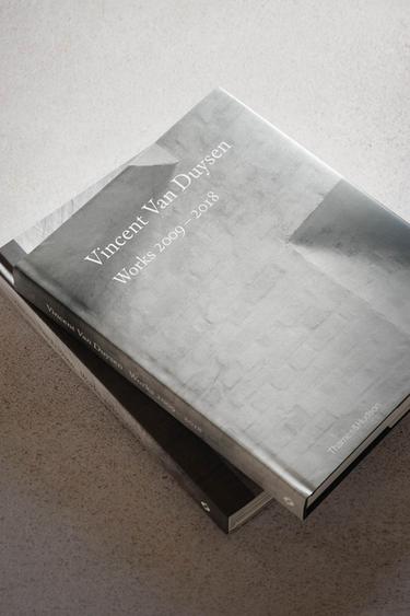 Zara VINCENT VAN DUYSEN WORKS 2009-2018 - Gray