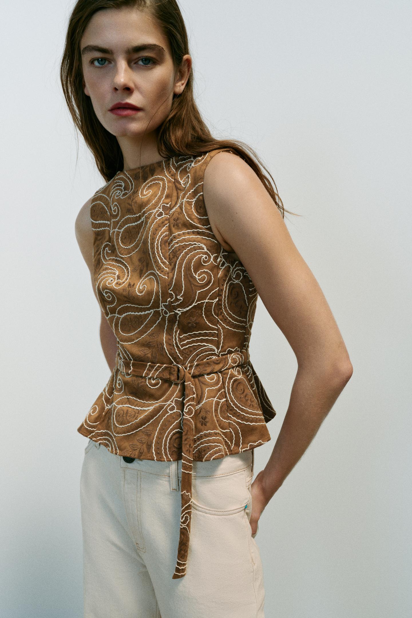 Женский топ Zara Embroidered Belted Top, цвет: Верблюжий — фото 2