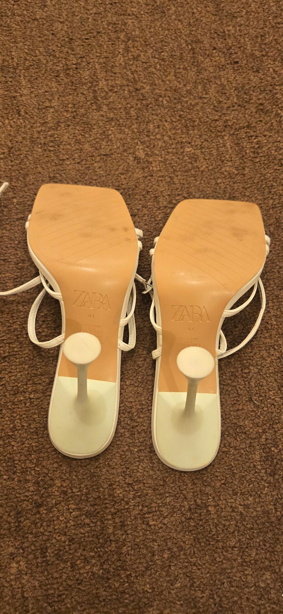WHITE HEELS - Image 2