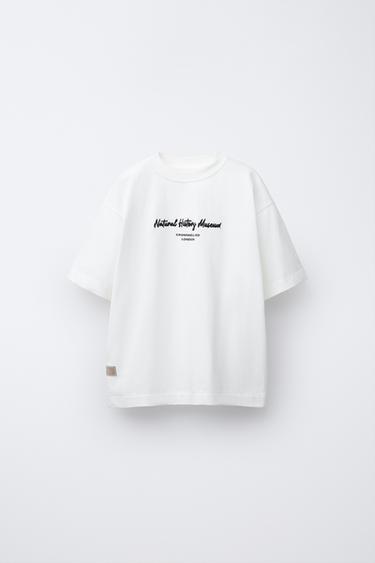 CAMISETA TEXTO BORDADO NATURAL HISTORY MUSEUM LONDON © - Blanco roto de Zara