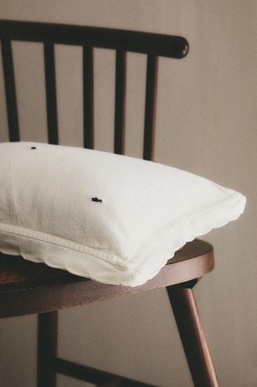 KIDS’ FLORAL PRINT CUSHION COVER - Oyster-white by Zara