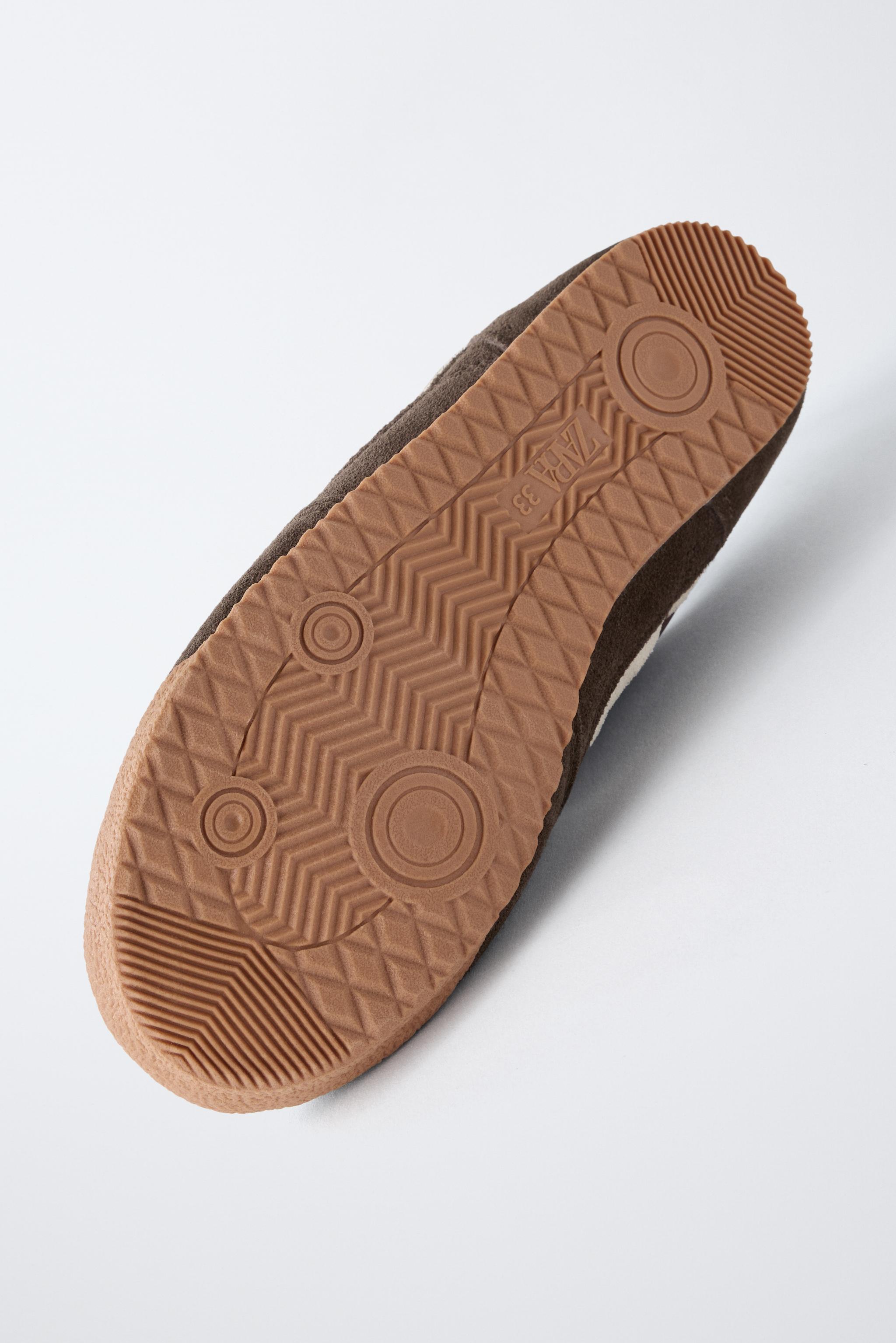 CONTRASTING ATHLETIC SNEAKERS