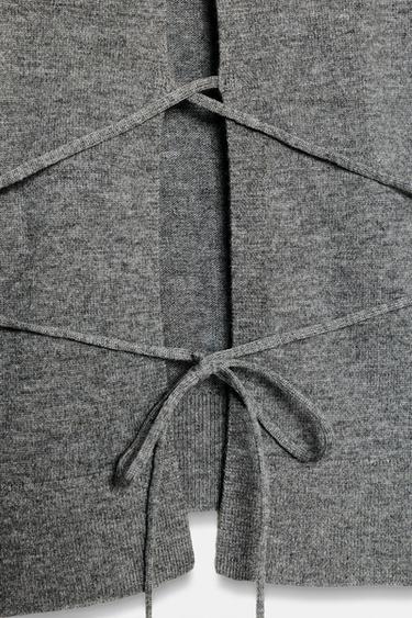 PULL EN MAILLE AVEC OUVERTURE ET CORDONS AU DOS - Gris de Zara - Image 7