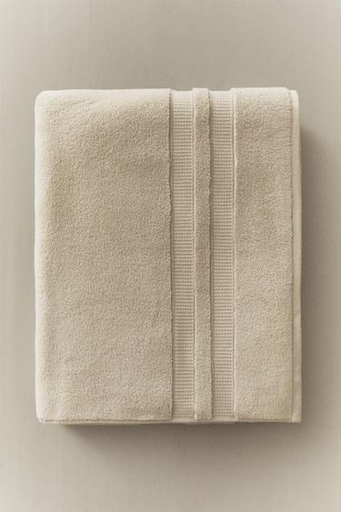 EXTRA SOFT DOUBLE BORDER BATH TOWEL - Light sand by Zara