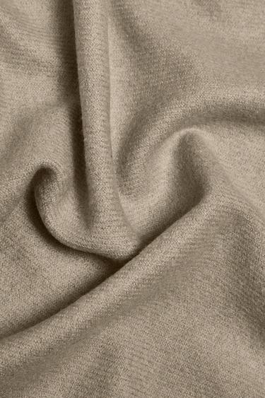 MĚKKÁ DEKA S TŘÁSNĚMI - Kamenná od Zara