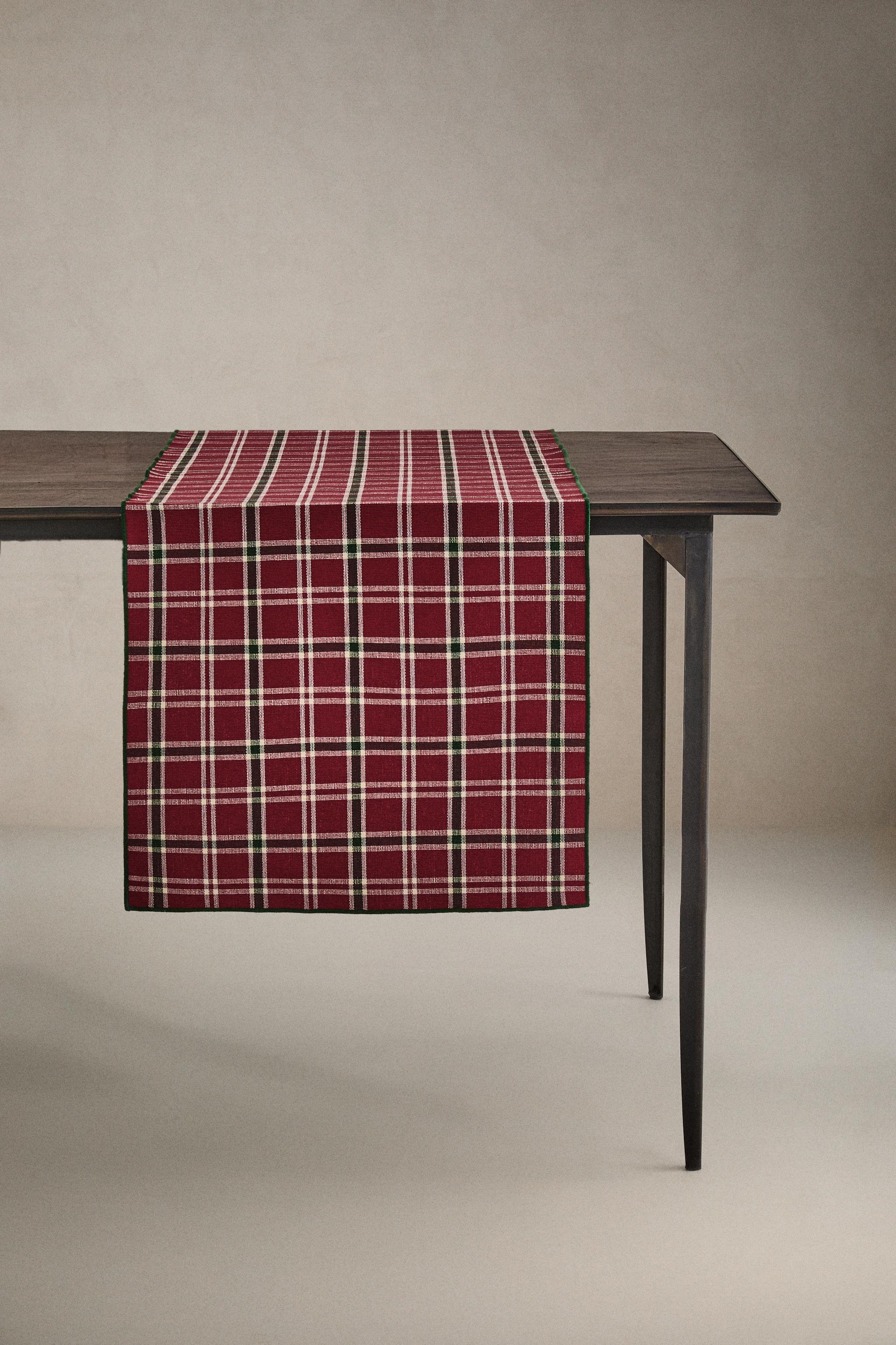 CHRISTMAS CHECK TABLE RUNNER