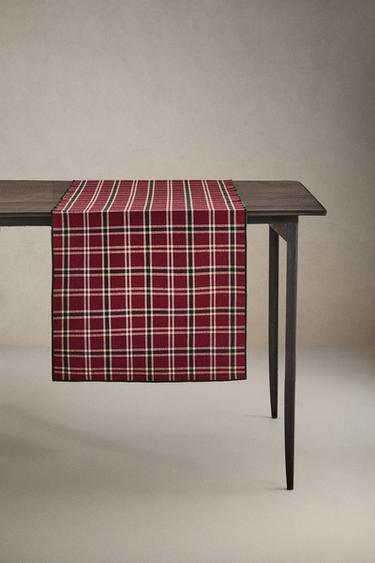 CHRISTMAS CHECK TABLE RUNNER - Red by Zara