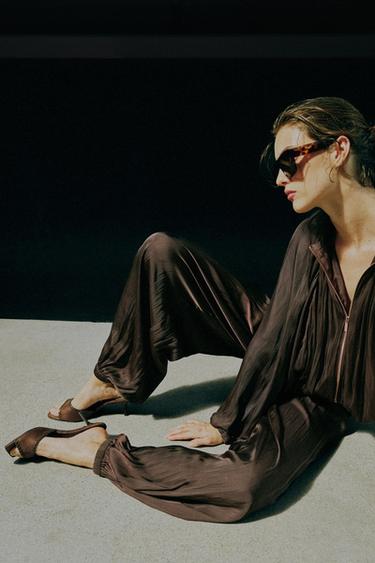 MULES À SURPIQÛRES ET TALONS - Marron de Zara
