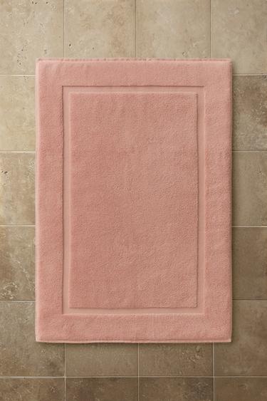 SKRIDSIKKER BADEMÅTTE I BLØD FROTTÉ - lys laks fra Zara