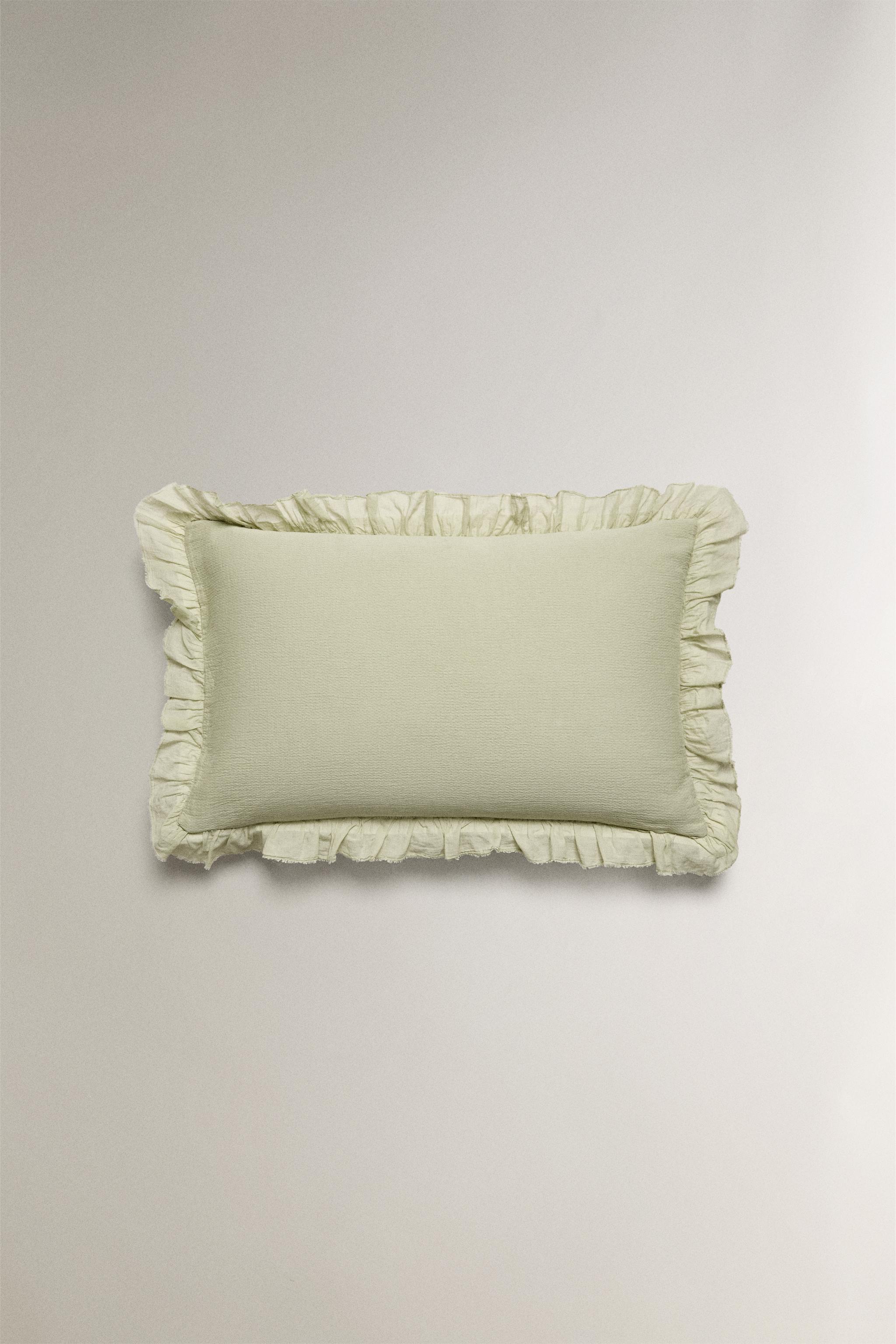 TEXTURED THROW PILLOW COVER WITH RUFFLE TRIM