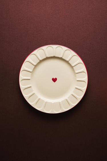WAVY STONEWARE CHRISTMAS DESSERT PLATE - White / Red by Zara