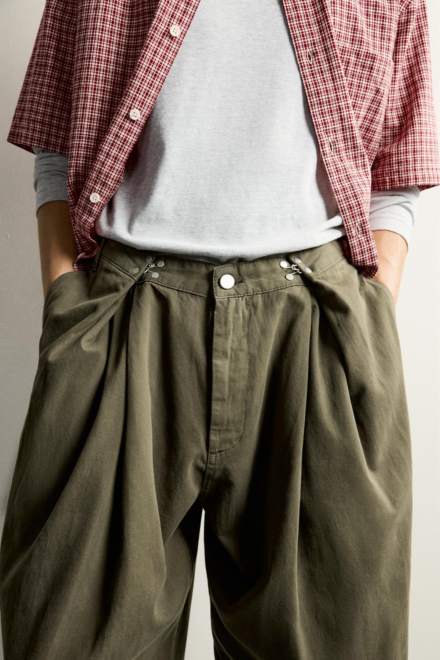 Мужские брюки Zara Pleated Pants with Metal Hook, цвет: Хаки — фото 2