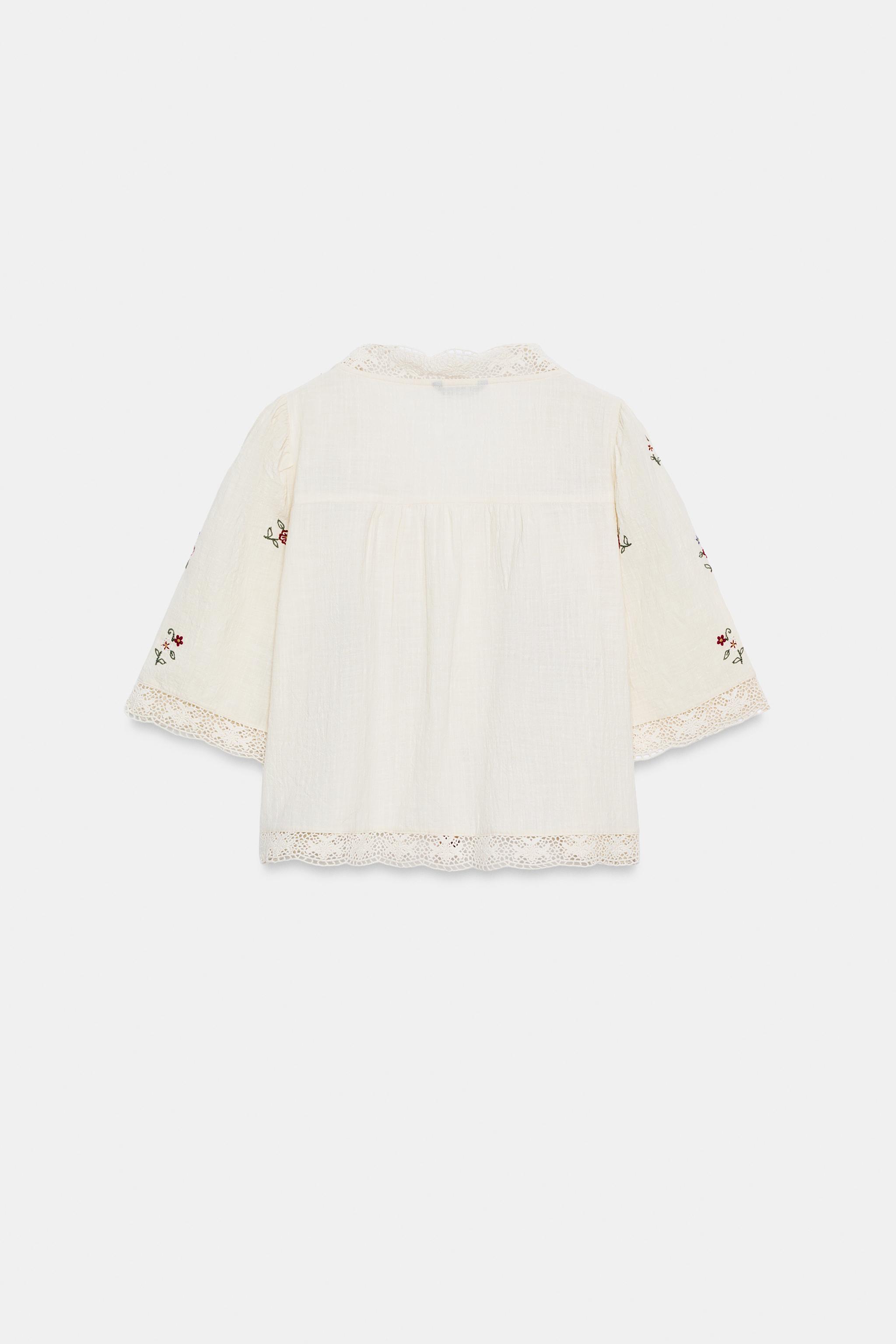 EMBROIDERED FLORAL TOP