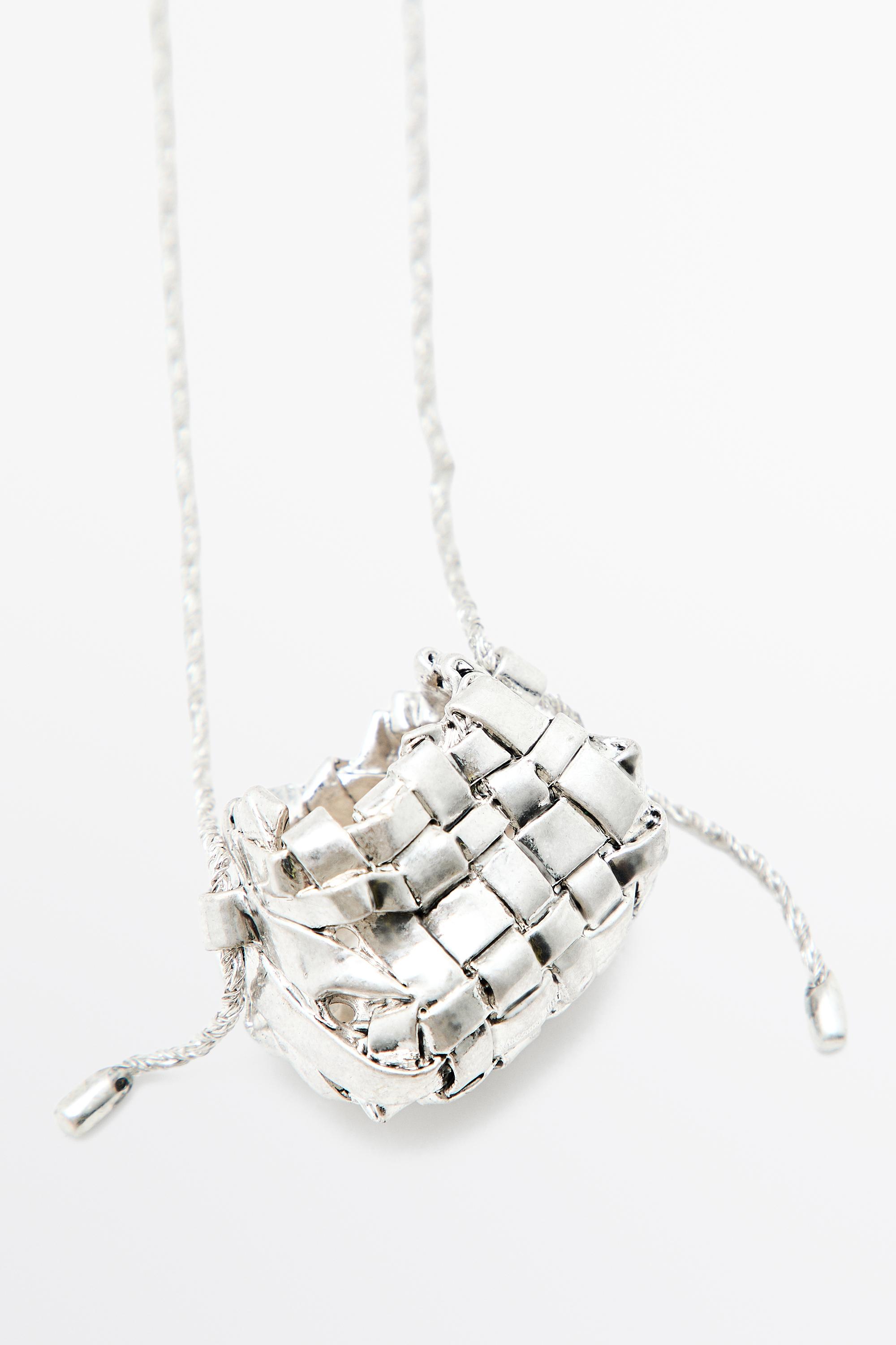 Collier long pièce panier