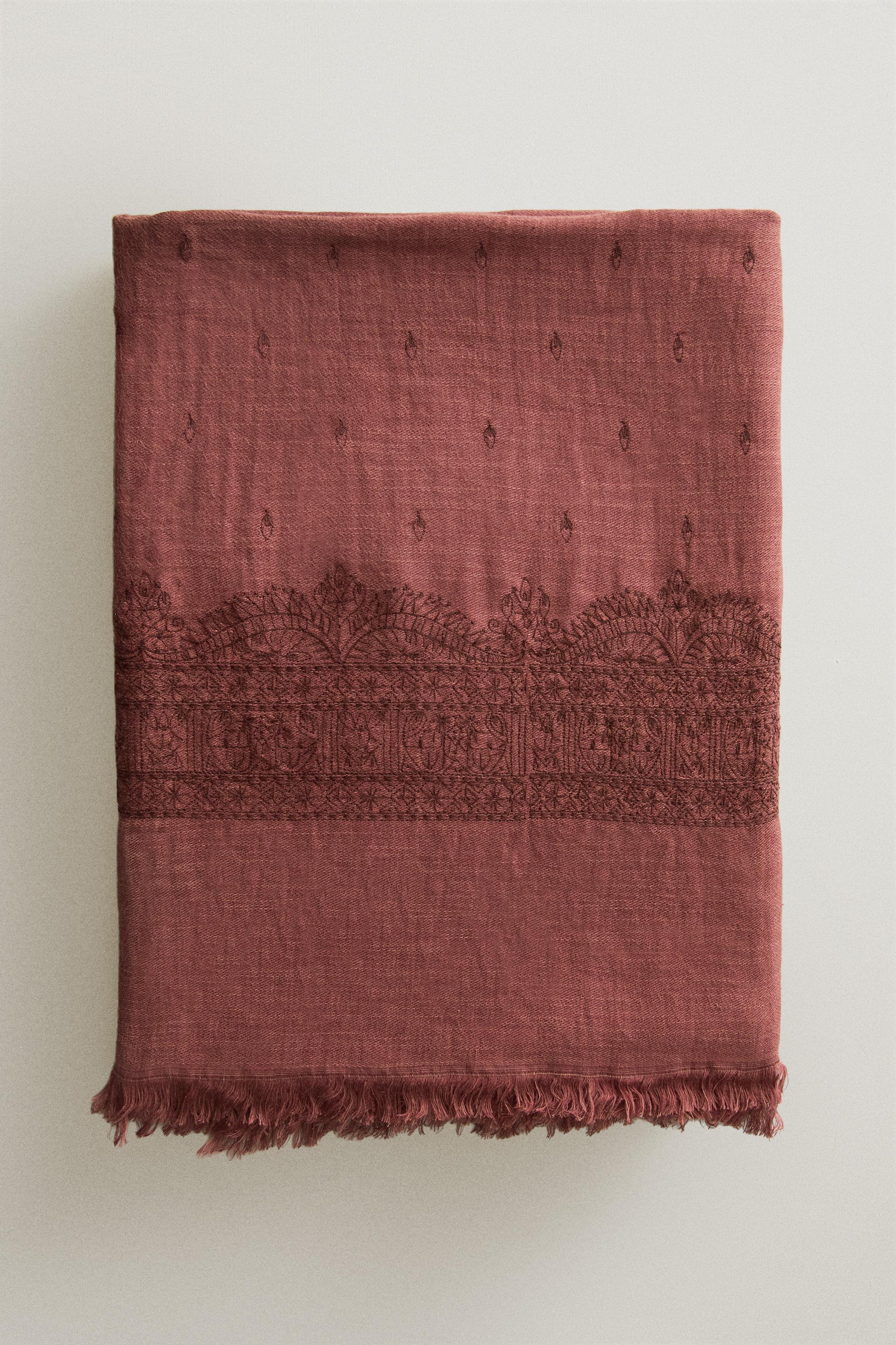 LINEN AND COTTON BLANKET WITH EMBROIDERY