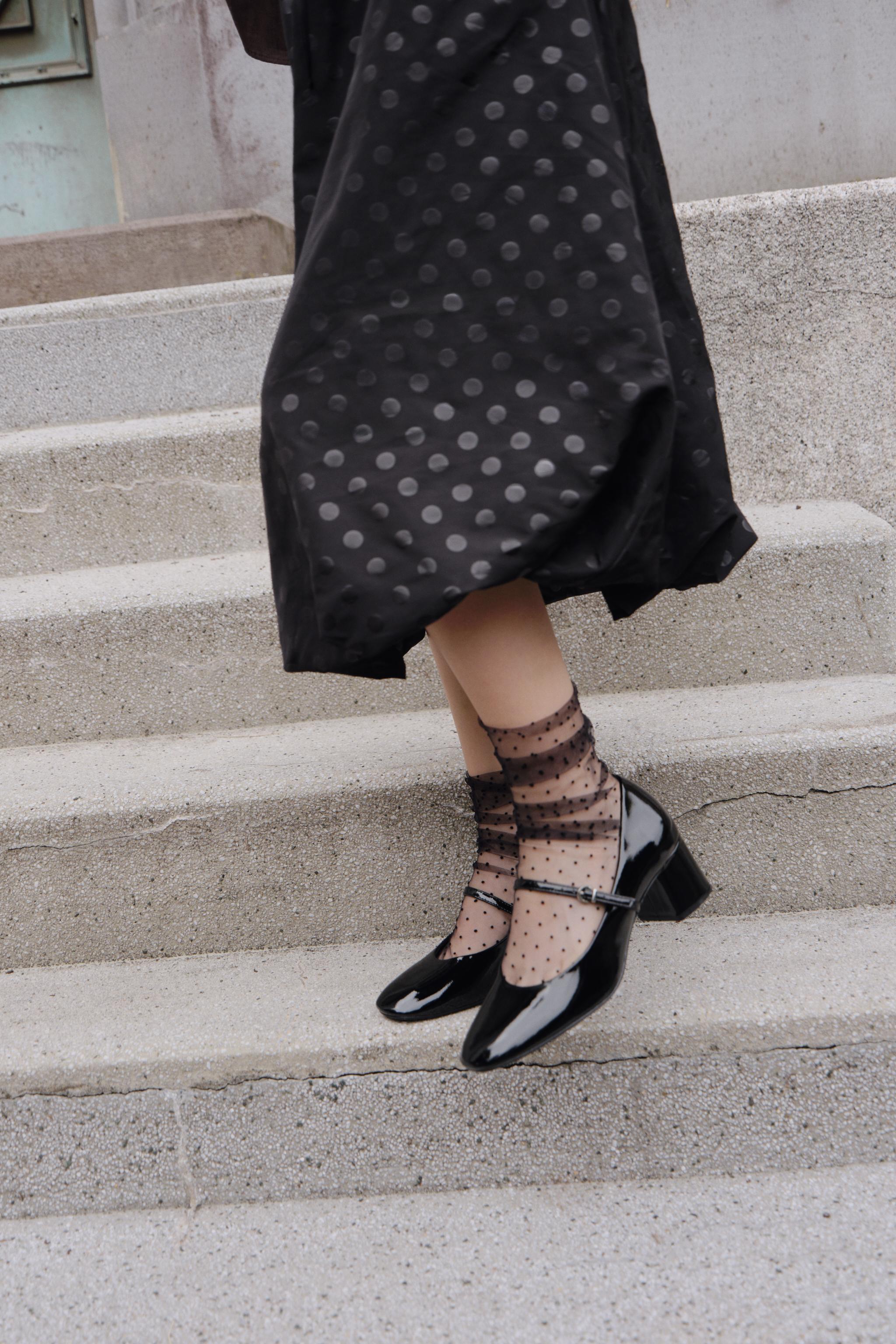 【完売品】新品　ZARA ドット柄　アシンメトリースカート 完売品】新品 ZARA ドット柄 アシンメトリースカート - メルカリ