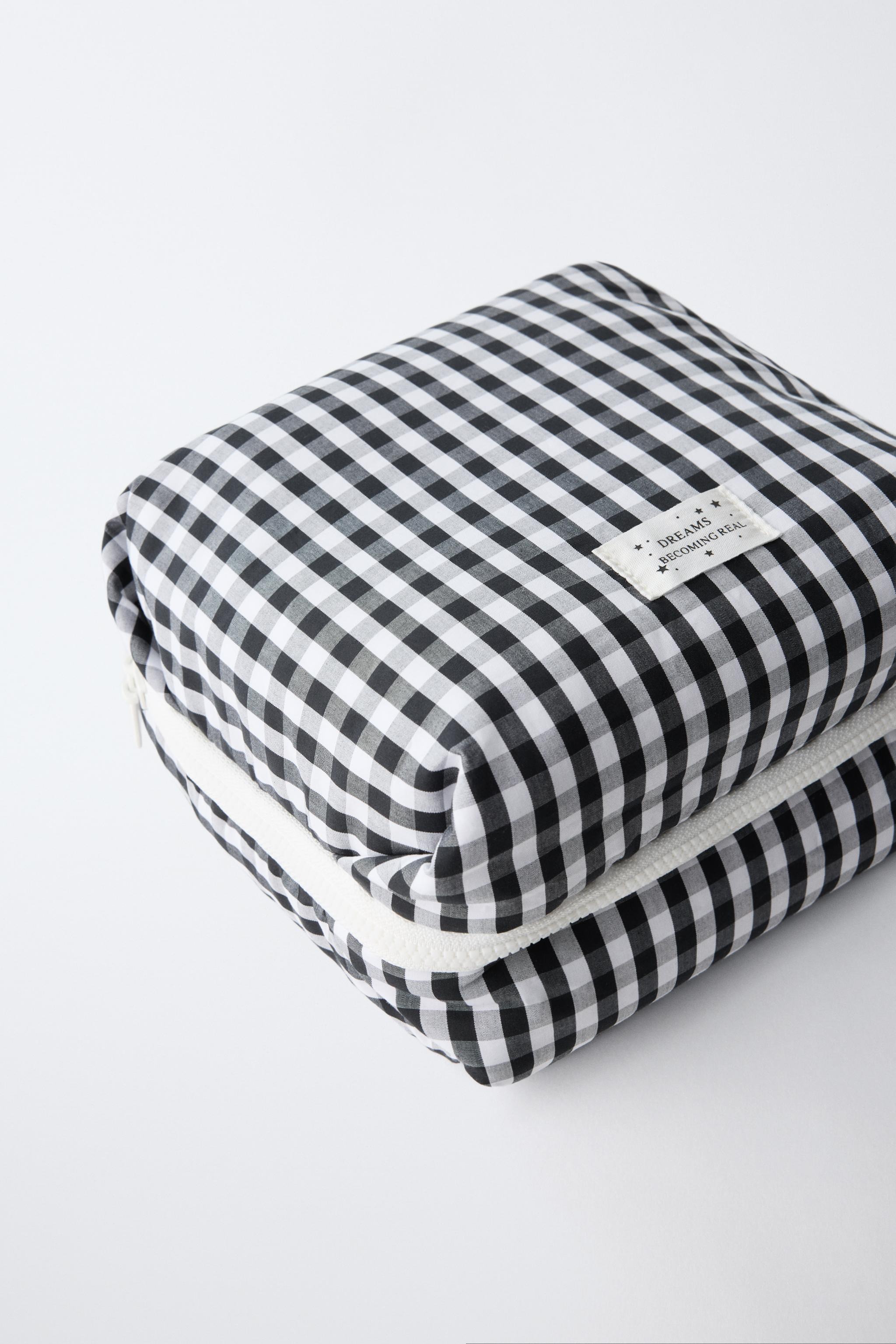 CHECKERED TOILETRY BAG